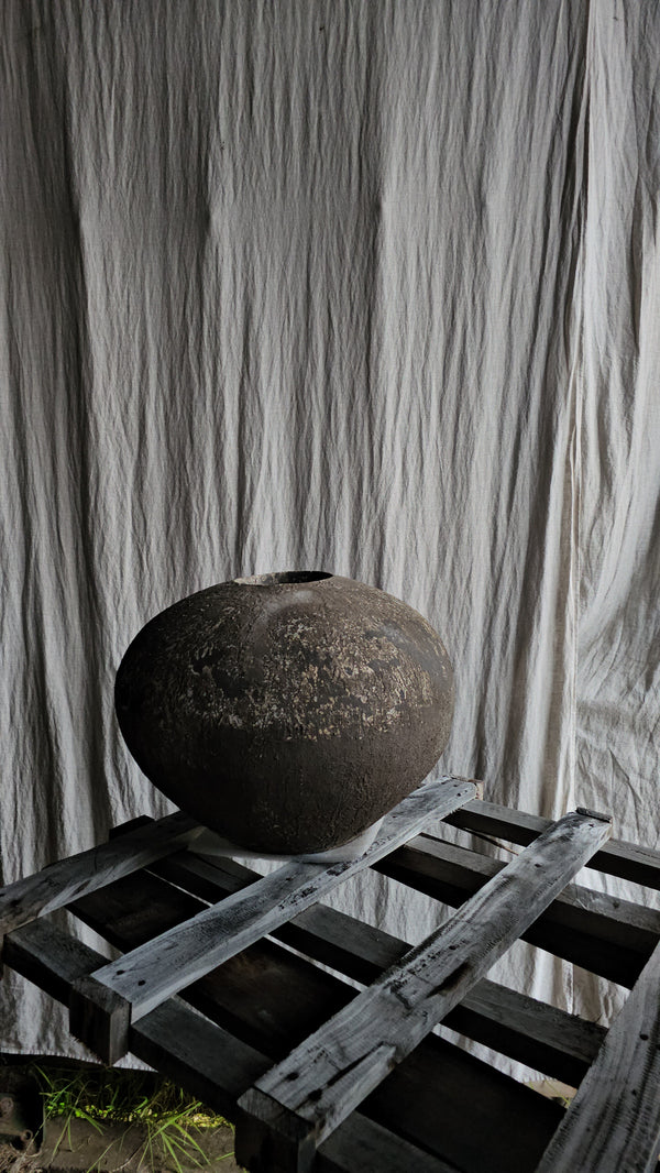 VINTAGE BALL POT