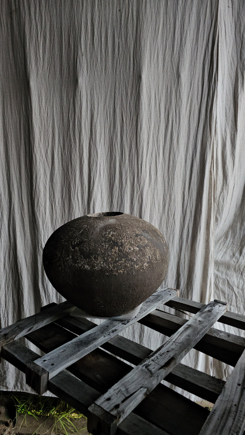 VINTAGE BALL POT