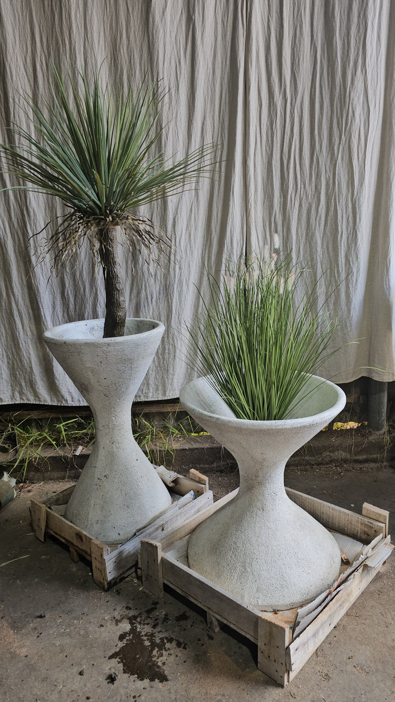 hourglass plant pot HOURGLASS POT – Big Daisy