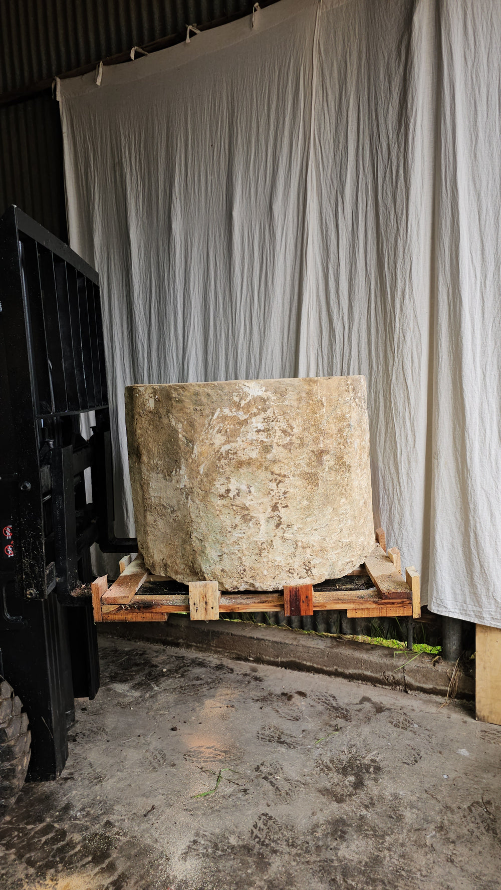 Vintage Limestone Trough F11 92x92x68