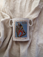 Wattle bird stamp vase