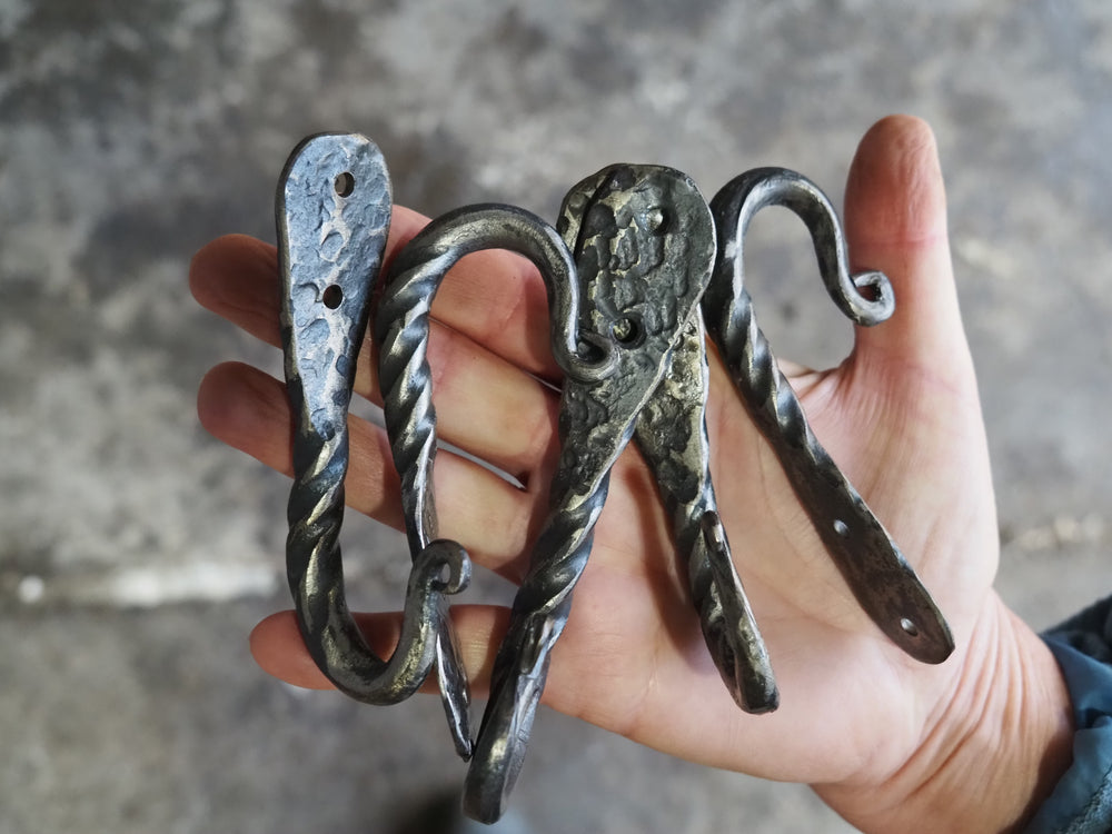 Small Twisty Hooks
