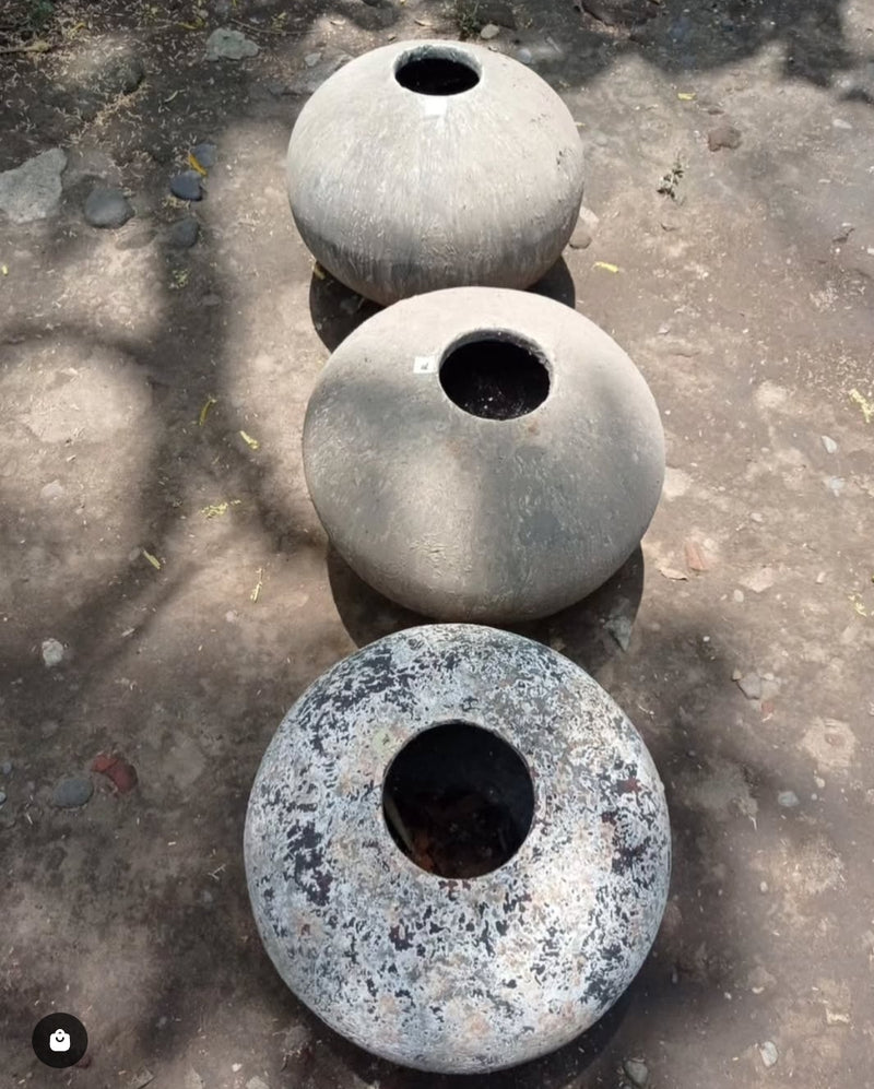 VINTAGE BALL POT