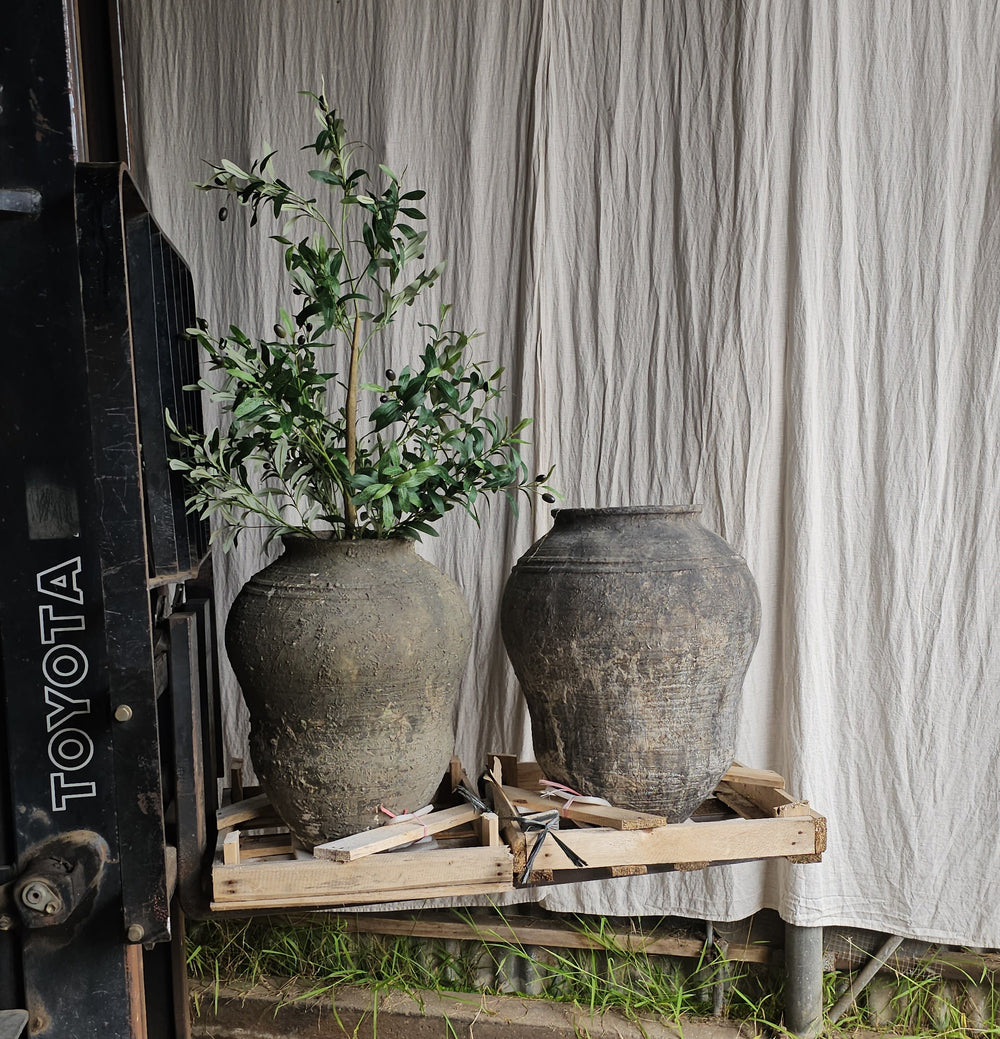 VINTAGE BULBOUS POT