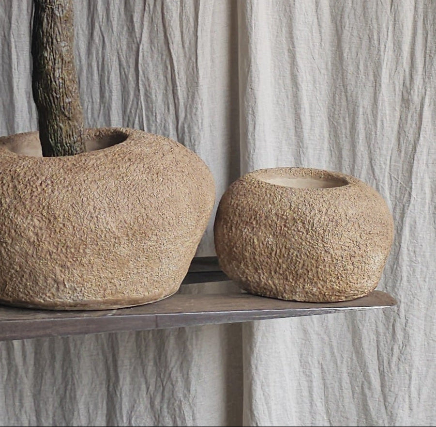 Pebble pot