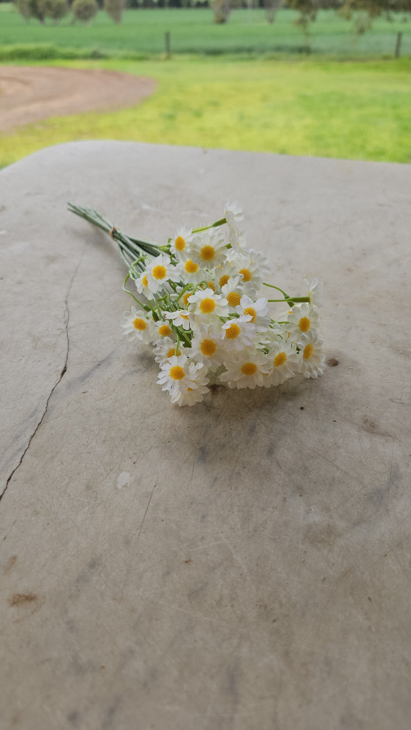 Artificial chamomile flowers