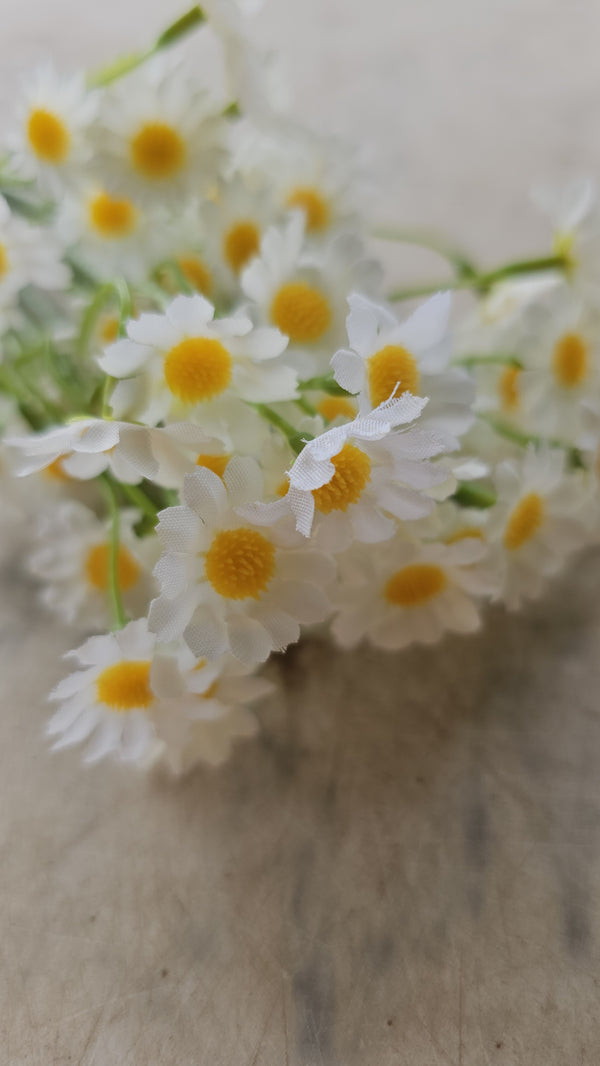 Artificial chamomile flowers
