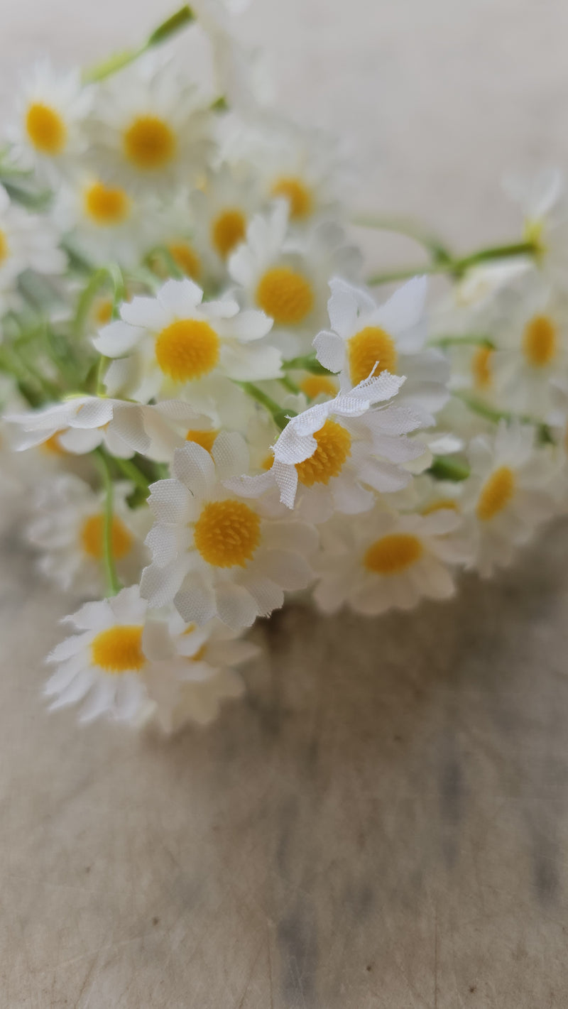 Artificial chamomile flowers