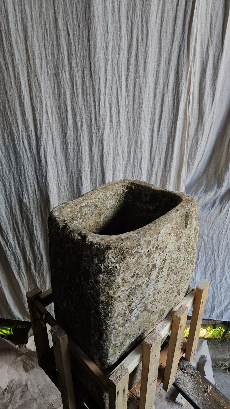Vintage limestone trough C21 - Big Daisy