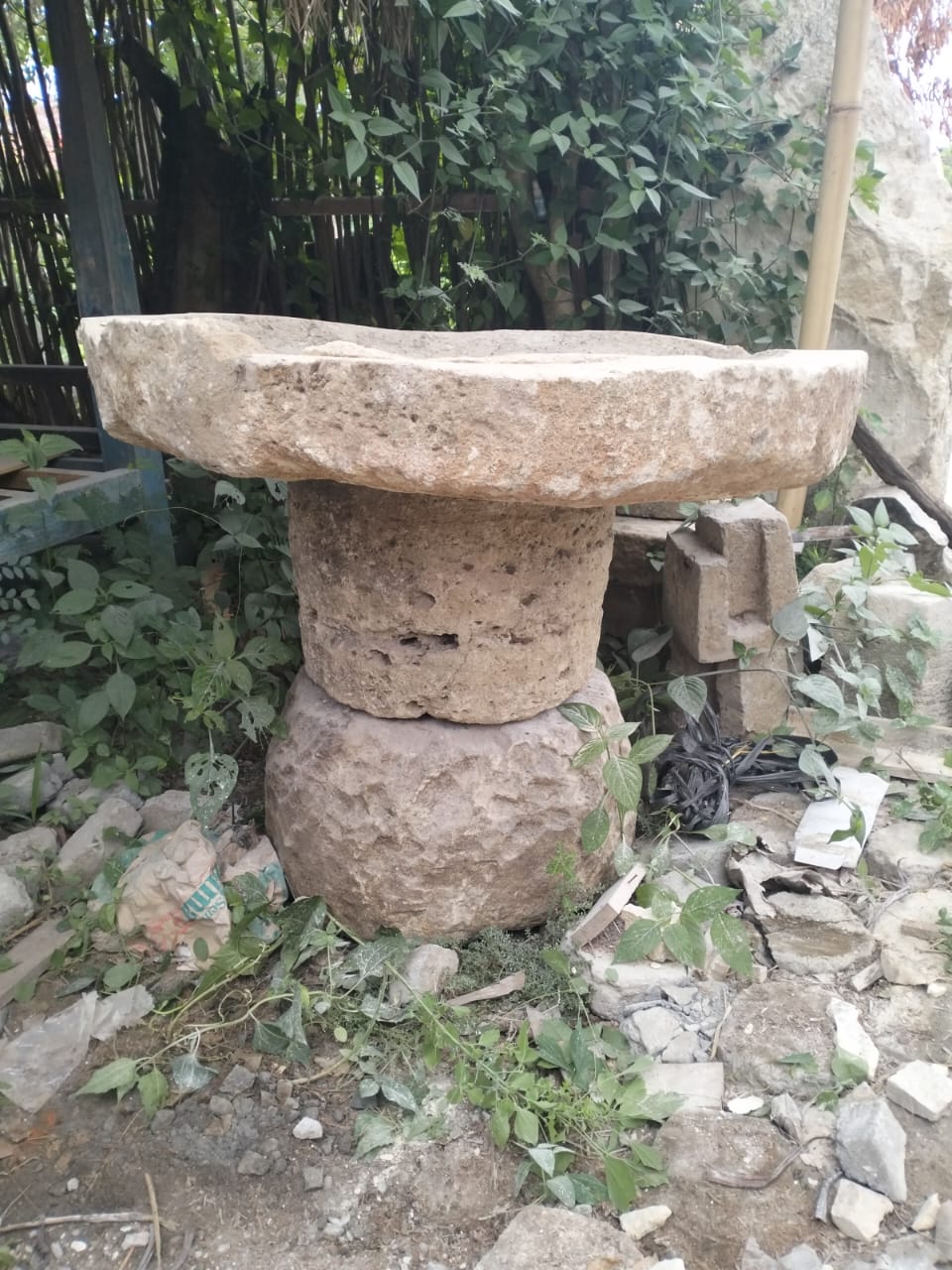 VINTAGE LIMESTONE ROUND TABLE B17